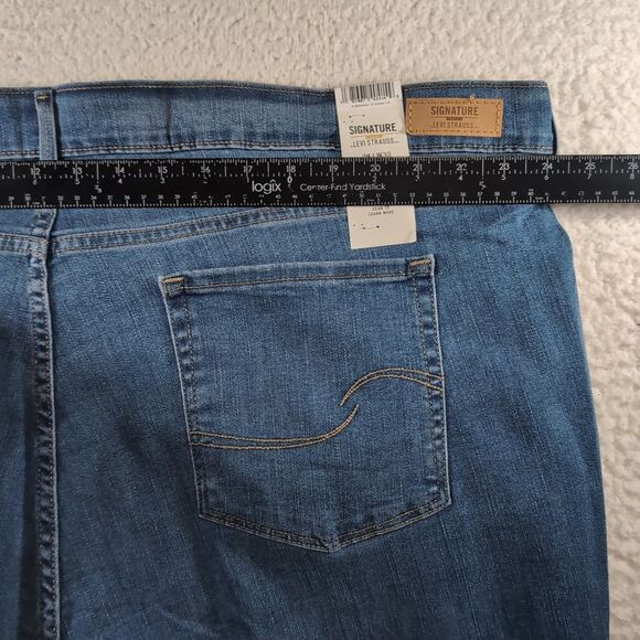 Levi Strauss Signature Gold Women's Plus 28 Classic Taper Jean Mid-Rise Stretch - Picture 4 of 10